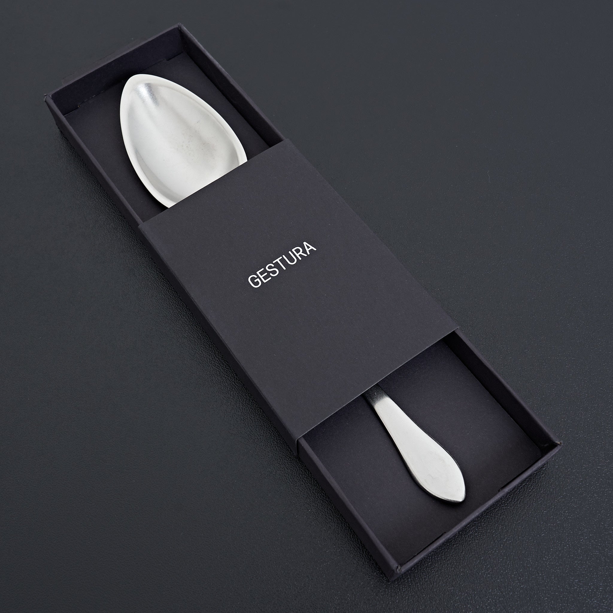 Gestura-01-Silver-Spoon-
