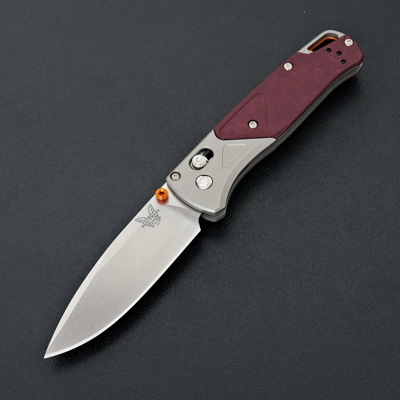 Benchmade Bugout Grey Aluminum & Redstone Richlite